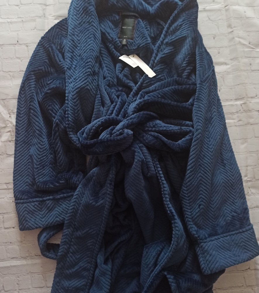 Daniel Buchler Robe
